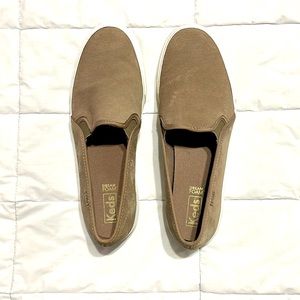 Taupe, KEDS slip on, dream foam, size 8